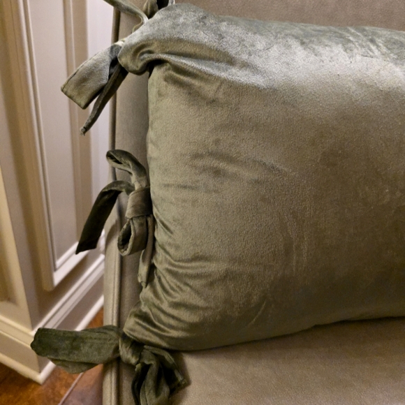 Home Decor Collection Green Velvet Bow Pillow Ties Lumbar Olive My Texas House - Picture 8 of 15